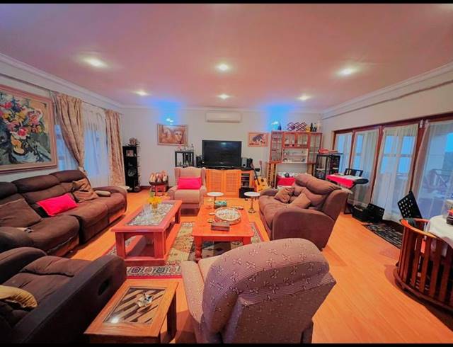 4 BEDROOM TOWNHOUSE FOR SALE IN MANABA BEACH